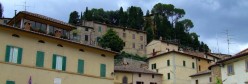 La torre di difesa dalla piazza
