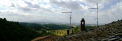 L'Amiata da sopra i tetti di Petroio