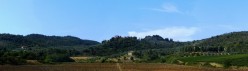 Il borgo di Farnetella dalla Valdichiana