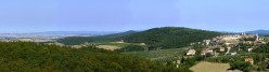 Sguardo sulle Crete Senesi con Trequanda sulla sommit� di un colle a destra
