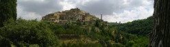Il panorama di Petrio fra gli alberi