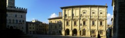 Piazza Grande con Palazzo Tarugi in primo piano