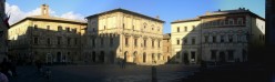 Piazza Grande vista dall'angolo della Collegiata